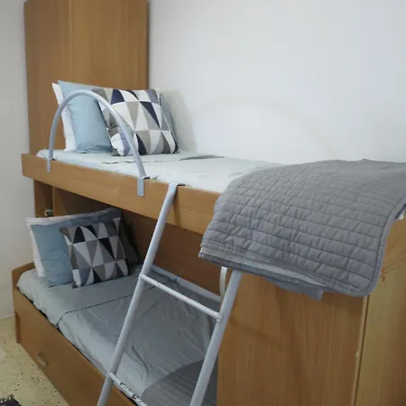 Welcome Families & Groups Close To 3 Bedroom Appartement *