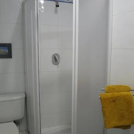 Welcome Families & Groups Close To 3 Bedroom *