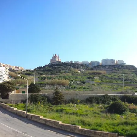 Welcome Families & Groups Close To Beach 3 Bedroom Apt Apartman Mellieħa